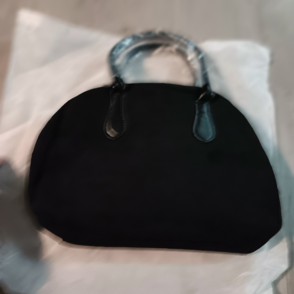 Elegant Black Handbag - Picture 4 of 5